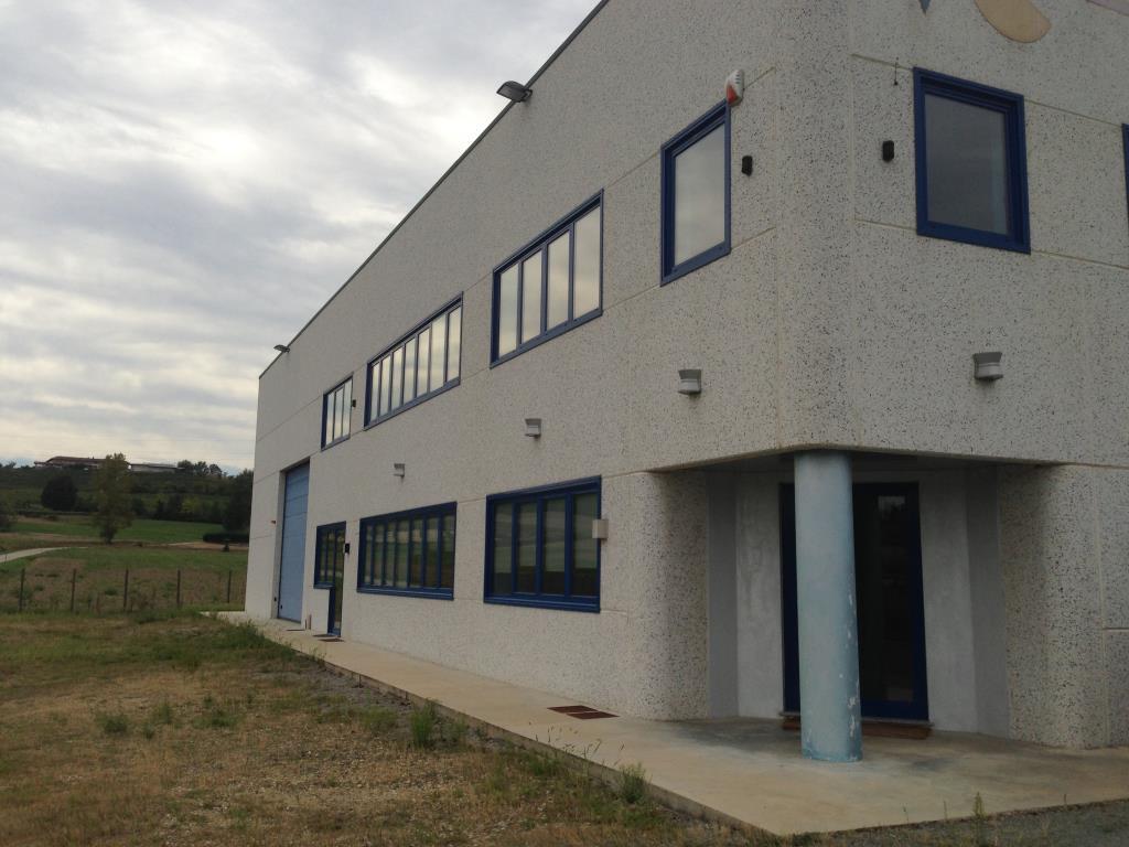 locale commerciale in vendita ad Agliano Terme