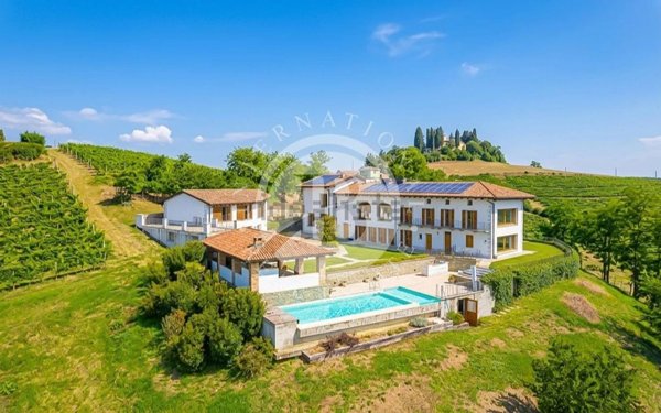 casa indipendente in vendita ad Agliano Terme in zona Agliano