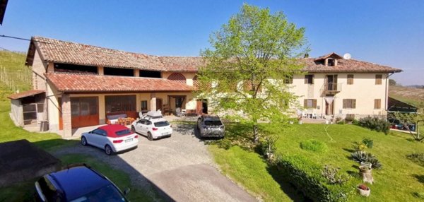 casale in vendita ad Agliano Terme