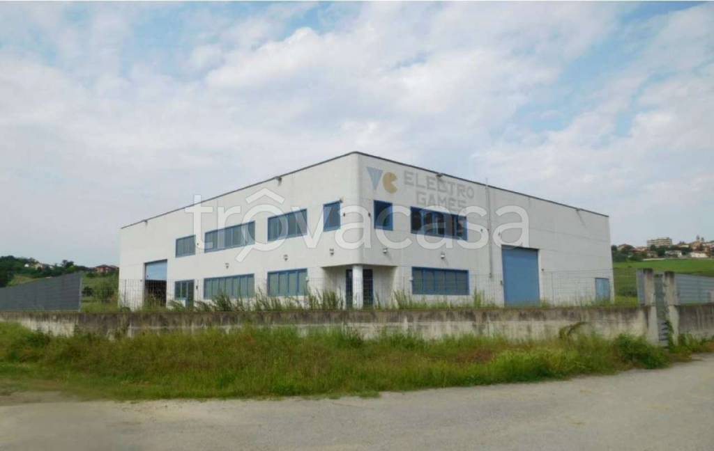 locale commerciale in vendita ad Agliano Terme