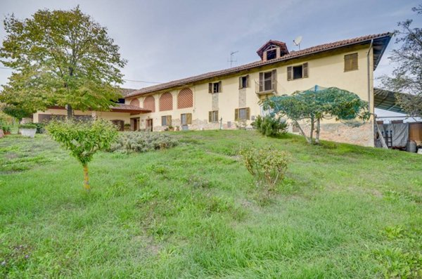 casa indipendente in vendita ad Agliano Terme