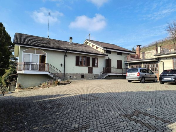 casale in vendita ad Agliano Terme