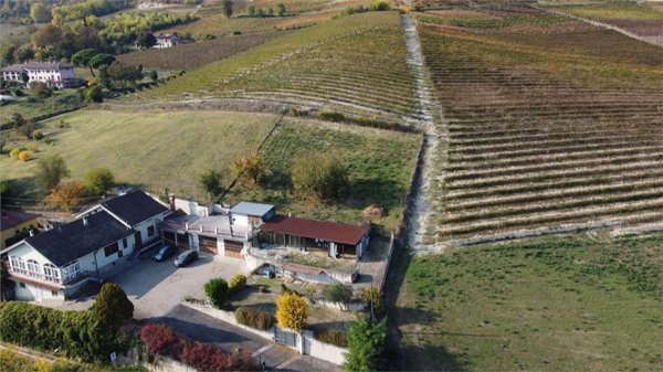 casale in vendita ad Agliano Terme in zona Salere