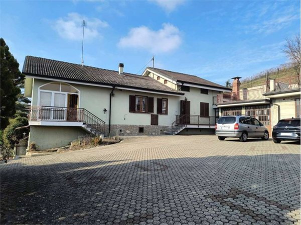 casa indipendente in vendita ad Agliano Terme