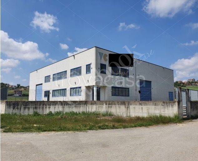 locale commerciale in vendita ad Agliano Terme