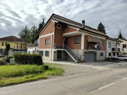 casa indipendente in vendita ad Agliano Terme in zona Dani