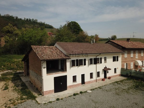 casale in vendita ad Agliano Terme in zona Salere