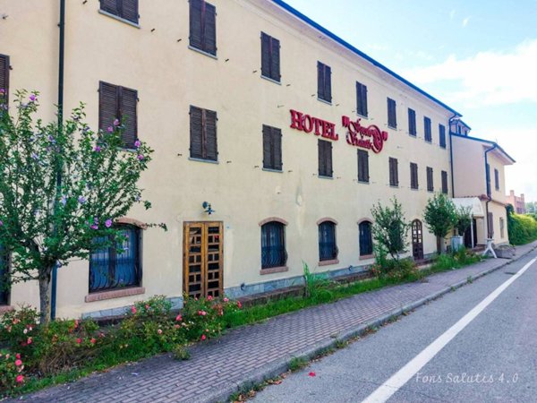 negozio in vendita ad Agliano Terme in zona Fons Salutis