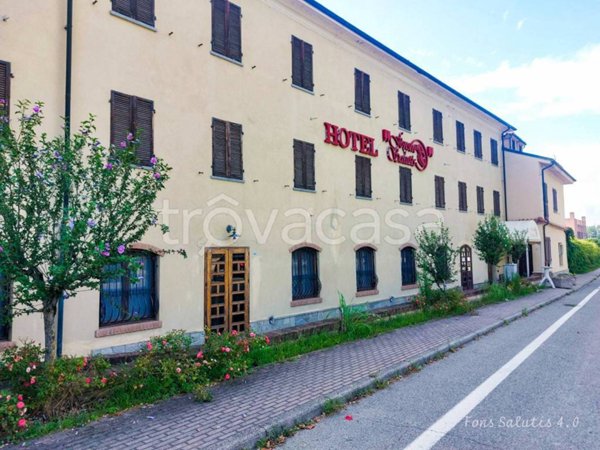 negozio in vendita ad Agliano Terme in zona Fons Salutis