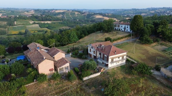 casa indipendente in vendita ad Agliano Terme in zona Salere