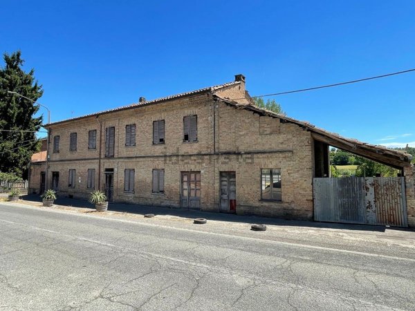 esavano in vendita ad Agliano Terme in zona Salere