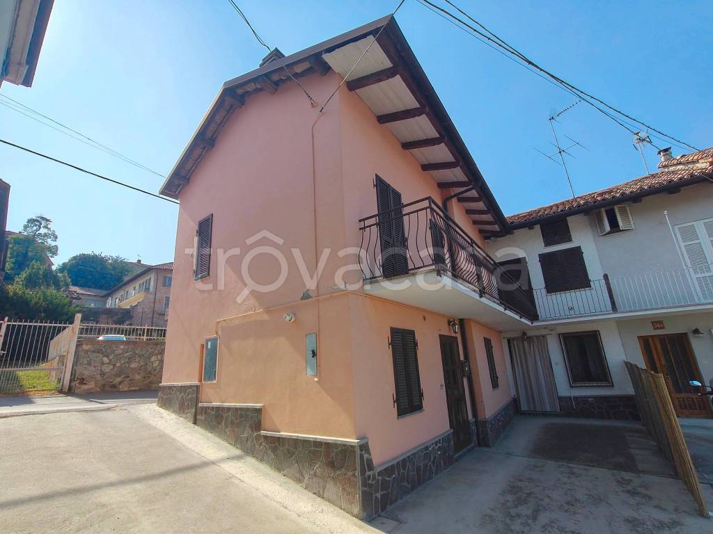 casa indipendente in vendita ad Agliano Terme in zona Agliano