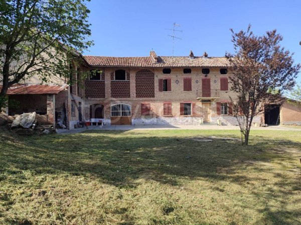 casa indipendente in vendita ad Agliano Terme in zona Salere
