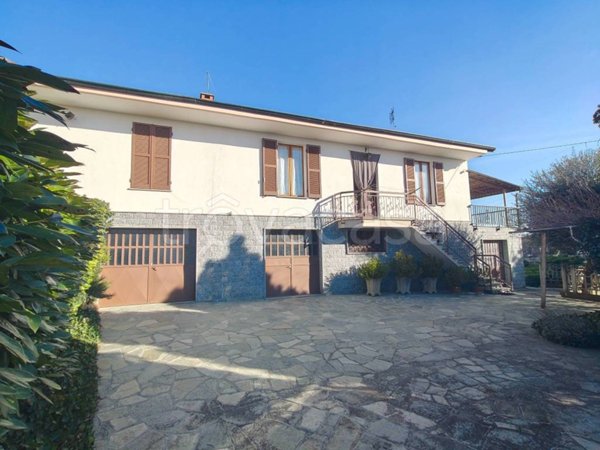 casa indipendente in vendita ad Agliano Terme