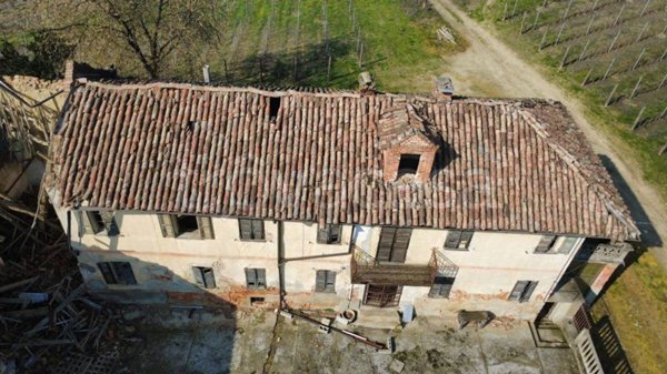 casa indipendente in vendita ad Agliano Terme in zona Salere