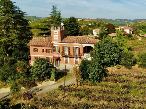 casa indipendente in vendita ad Agliano Terme in zona Salere