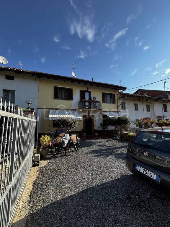 casa indipendente in vendita ad Agliano Terme in zona Agliano