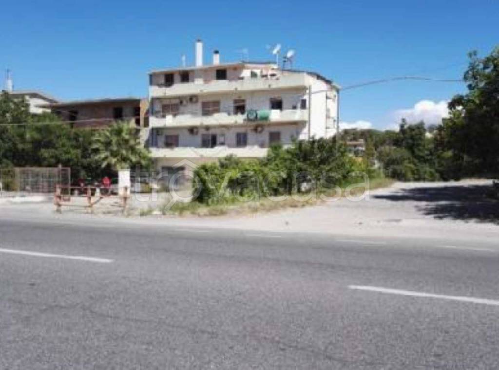 negozio in vendita a Caulonia