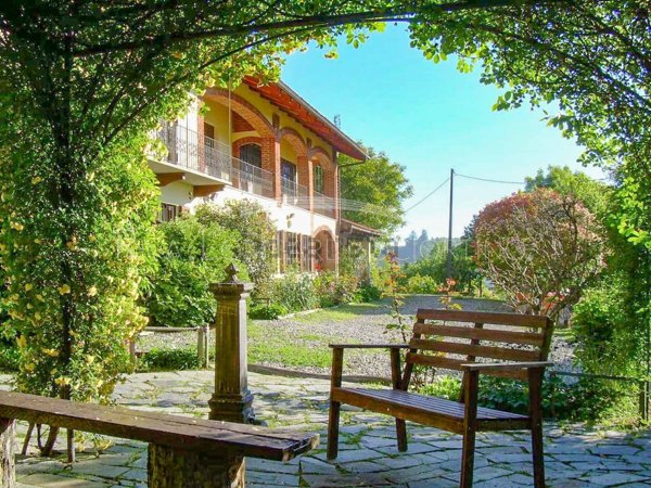 casale in vendita ad Albugnano