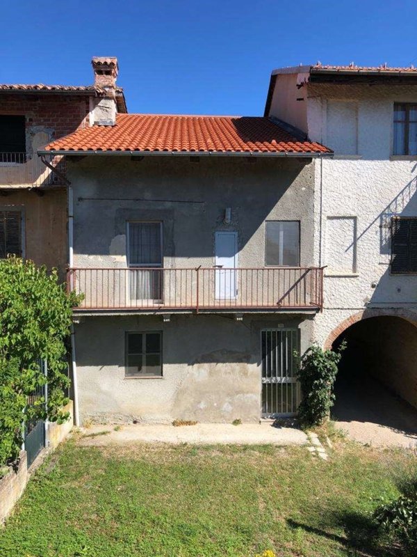 casa indipendente in vendita ad Albugnano in zona Campolungo