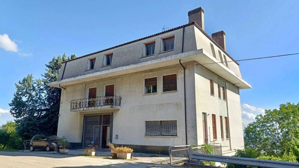casale in vendita ad Albugnano in zona Belsito