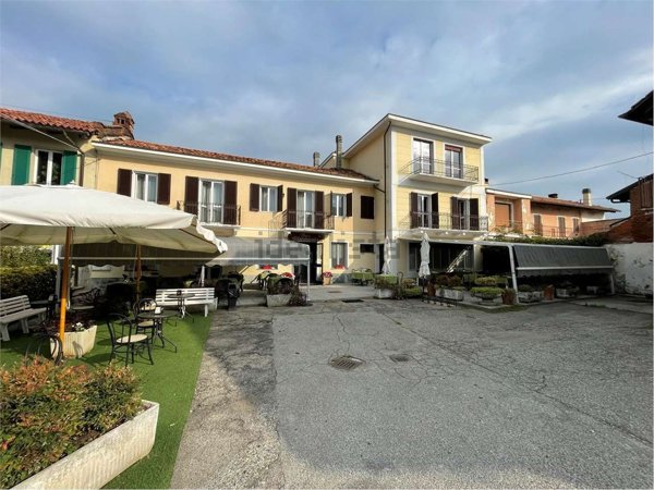 negozio in vendita ad Albugnano