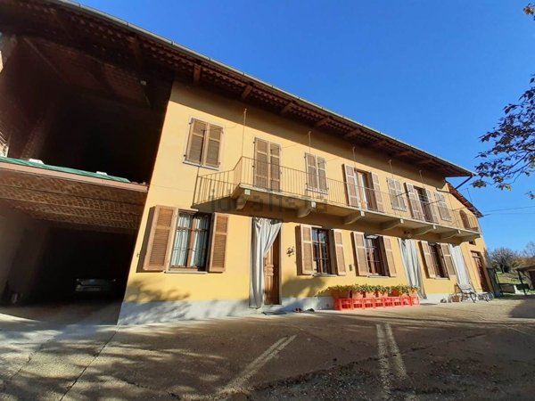 casale in vendita ad Albugnano