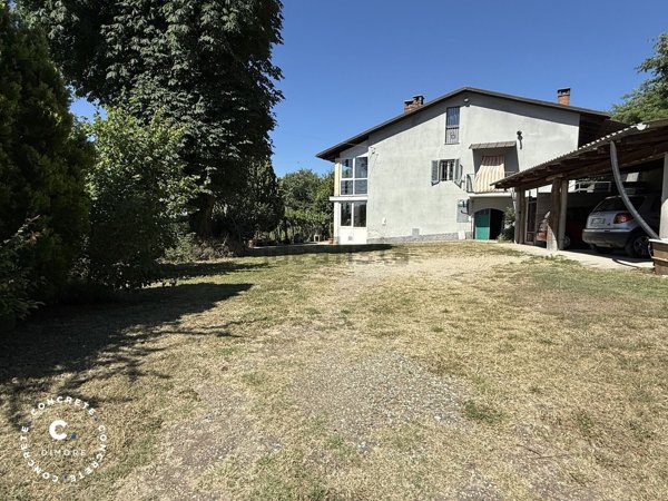 casa indipendente in vendita ad Albugnano in zona Campolungo