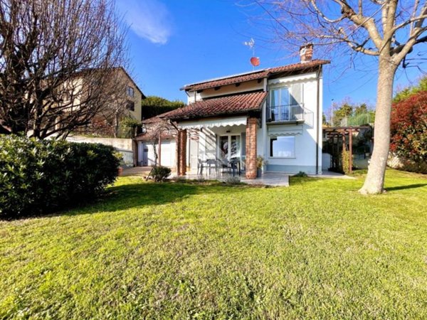 casa indipendente in vendita ad Albugnano in zona Belsito