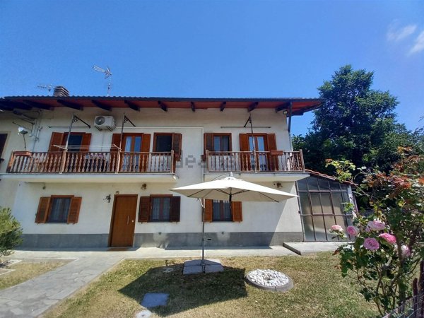 casa indipendente in vendita ad Albugnano in zona Belsito