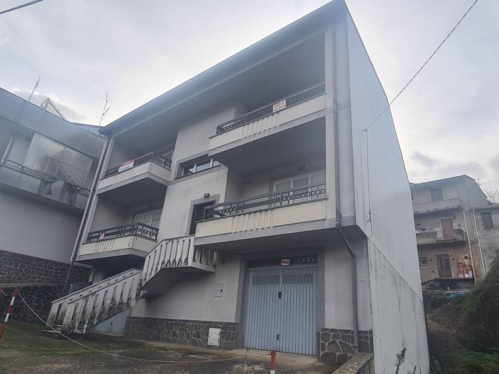 intera palazzina in vendita a Galatro