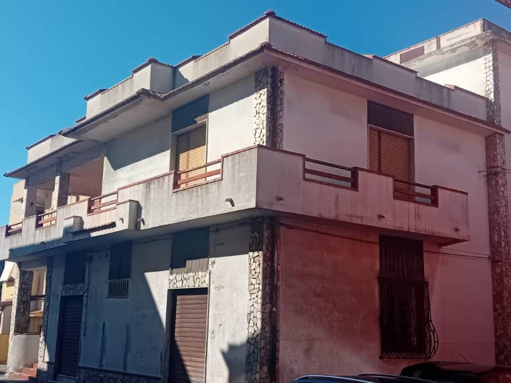 intera palazzina in vendita a Gioia Tauro