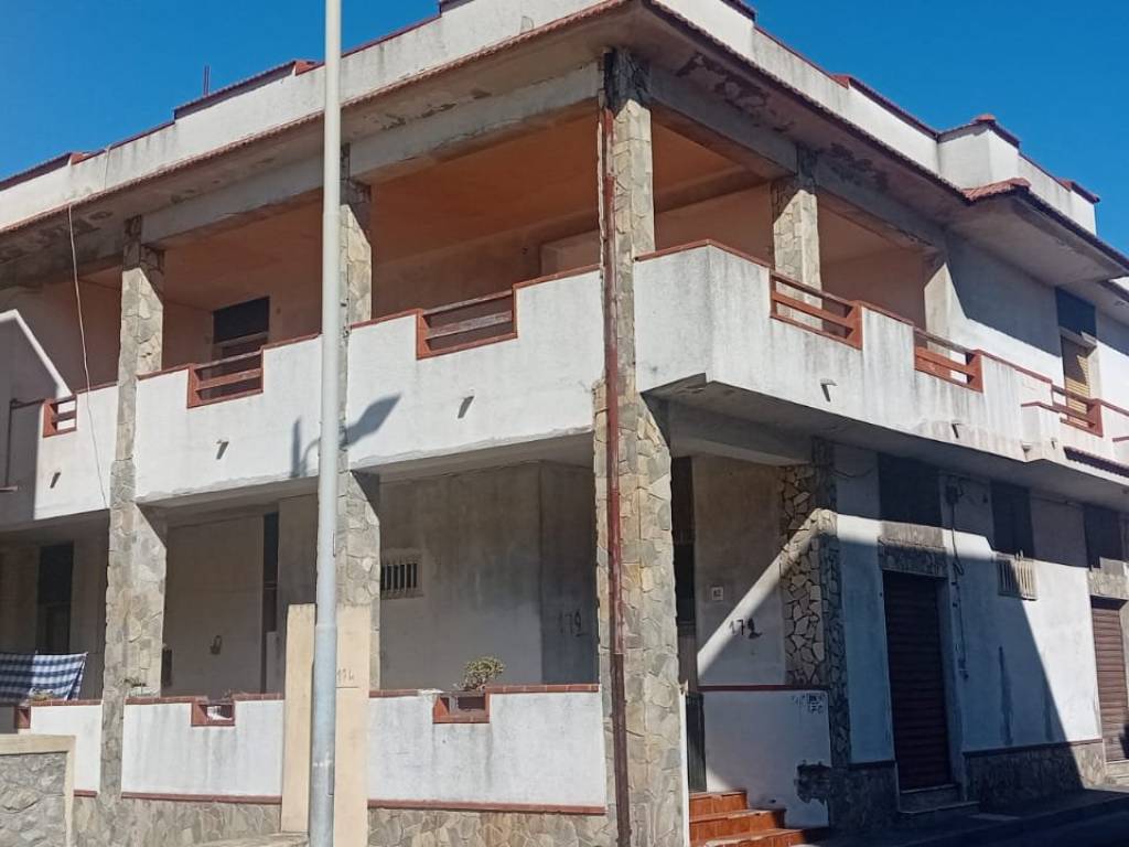 intera palazzina in vendita a Gioia Tauro