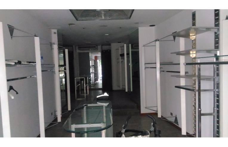 negozio in vendita a Gioia Tauro