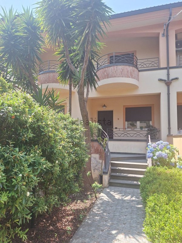 casa indipendente in vendita a Gioia Tauro