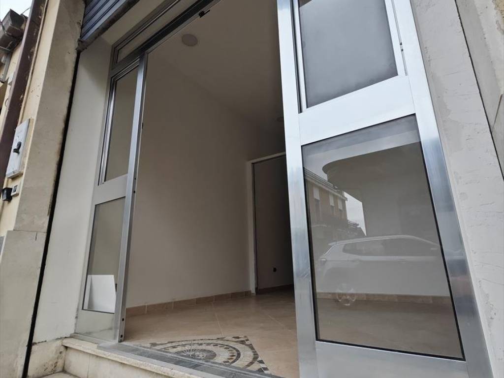 negozio in vendita a Gioia Tauro