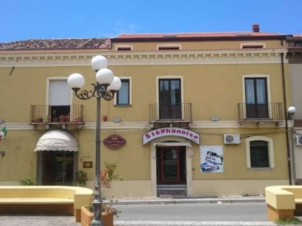 intera palazzina in vendita a Gioia Tauro