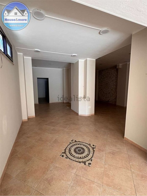 locale commerciale in vendita a Gioia Tauro