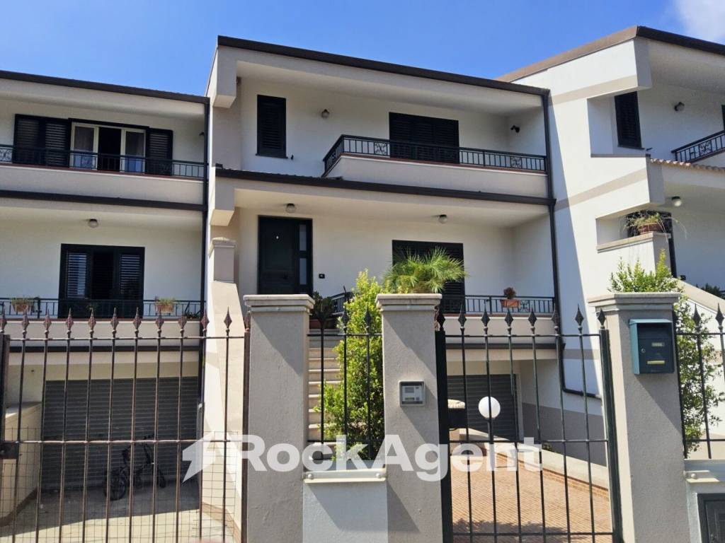 casa indipendente in vendita a Gioiosa Ionica