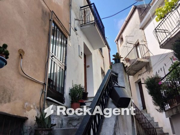 casa indipendente in vendita a Gioiosa Ionica