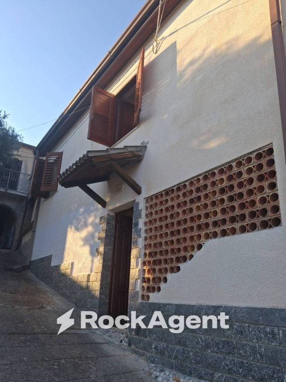 casa indipendente in vendita a Gioiosa Ionica in zona Prisdarello