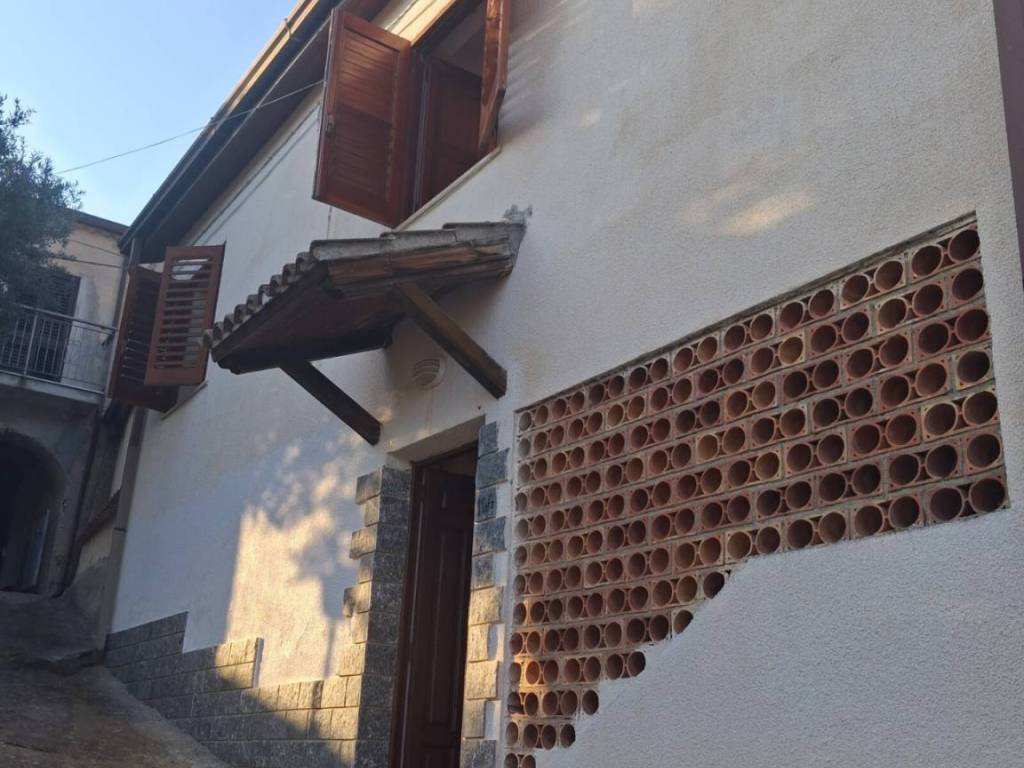 casa indipendente in vendita a Gioiosa Ionica in zona Prisdarello