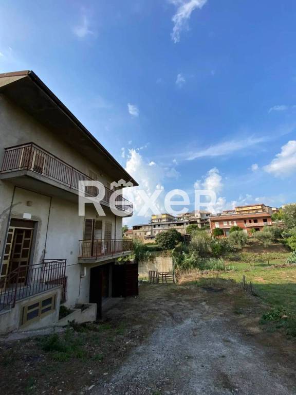 casa indipendente in vendita a Laureana di Borrello