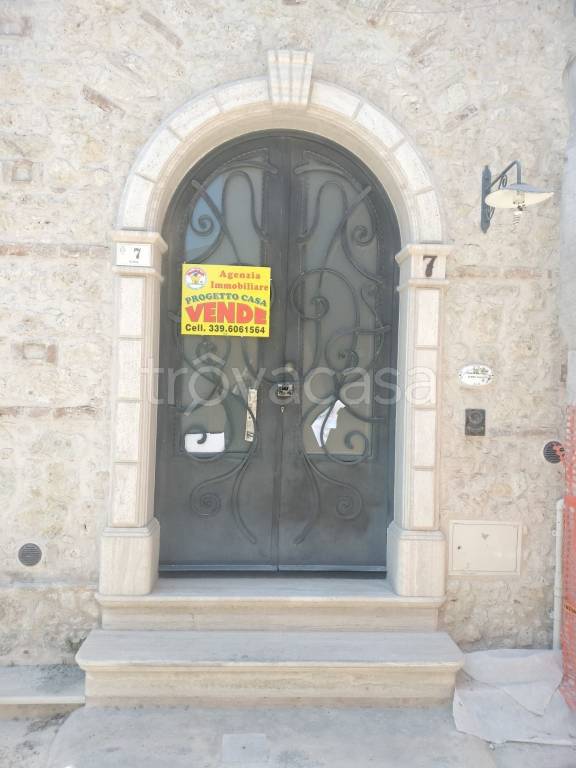 casa indipendente in vendita a Locri