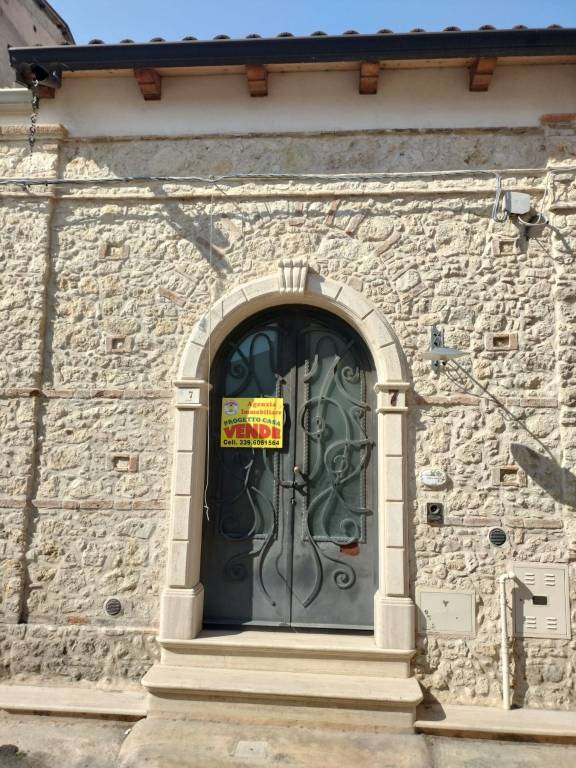 casa indipendente in vendita a Locri