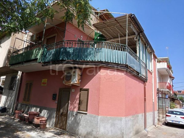 casa indipendente in vendita a Locri