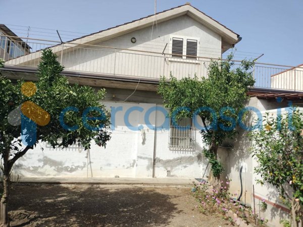 casa indipendente in vendita a Locri
