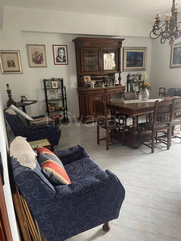 appartamento in vendita a Locri