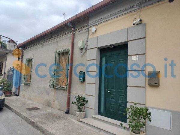 casa indipendente in vendita a Locri