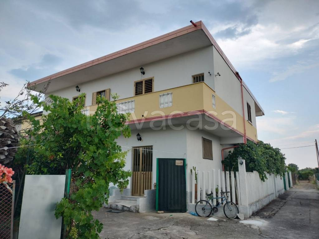 casa indipendente in vendita a Locri